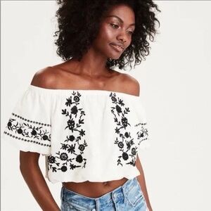 American Eagle Embroidered Off Shoulder Crop Top L Balloon Sleeve Boho Peasant